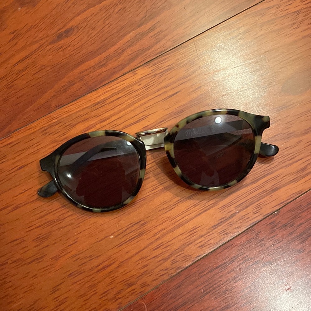 Madewell round tortoise sunglasses